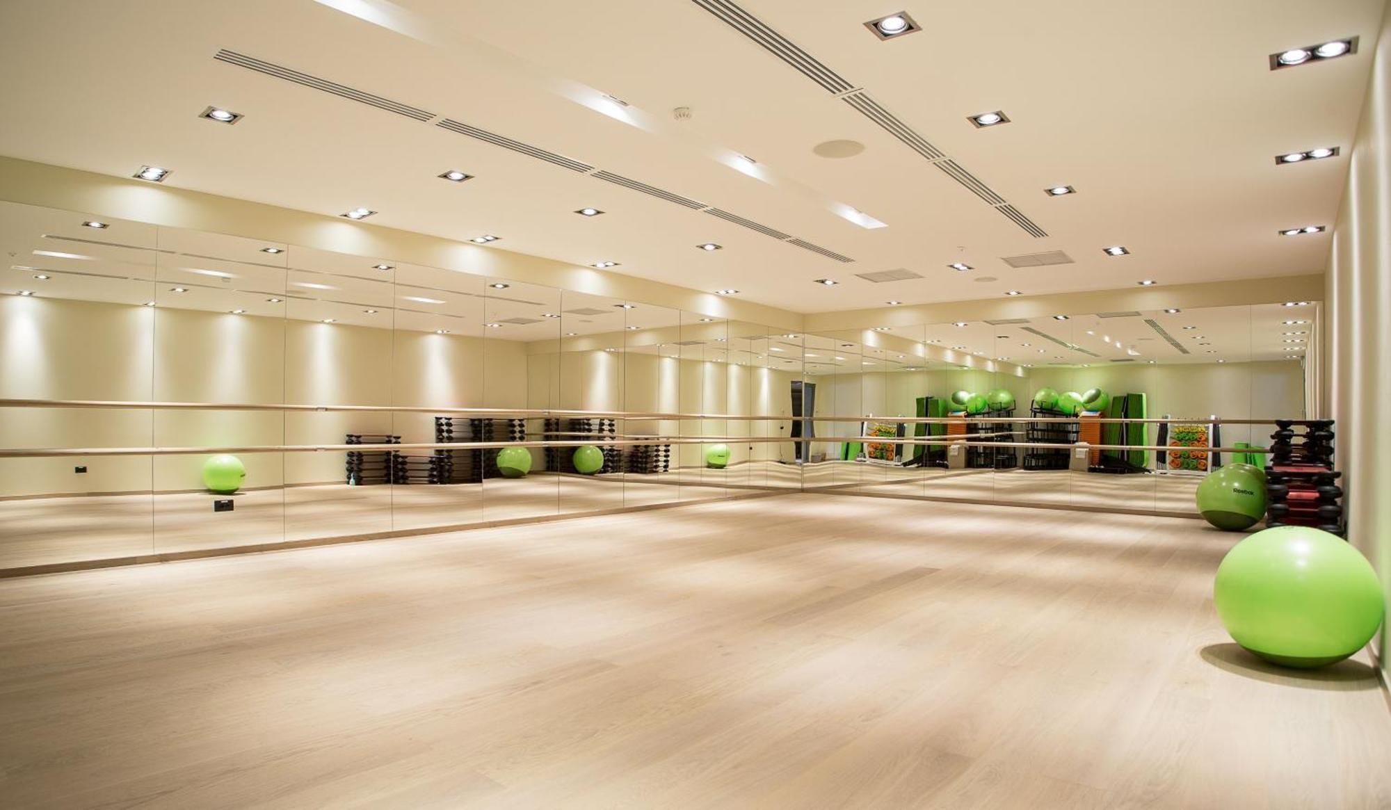 Kronwell Brasov Hotel Εξωτερικό φωτογραφία