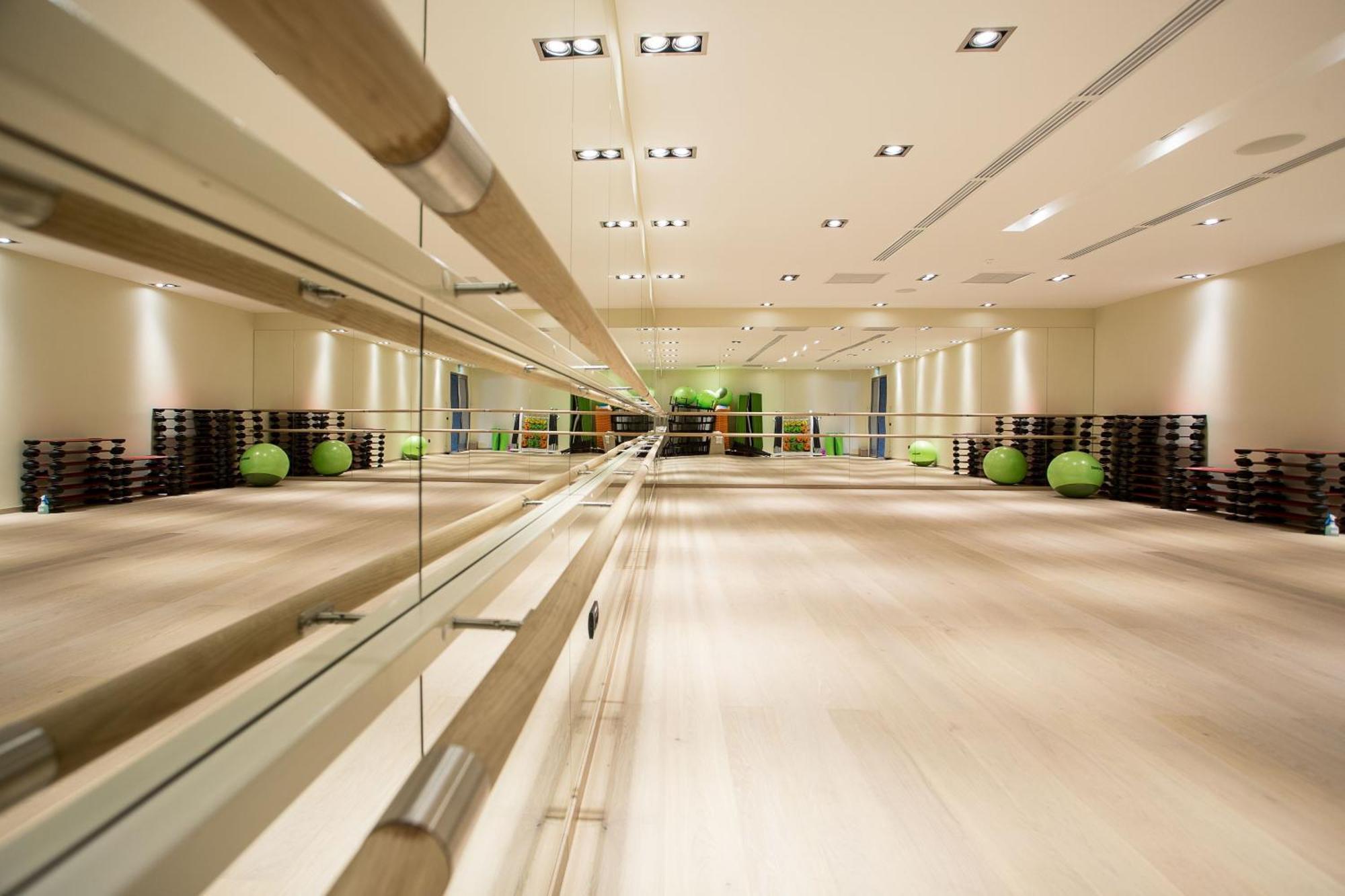 Kronwell Brasov Hotel Εξωτερικό φωτογραφία
