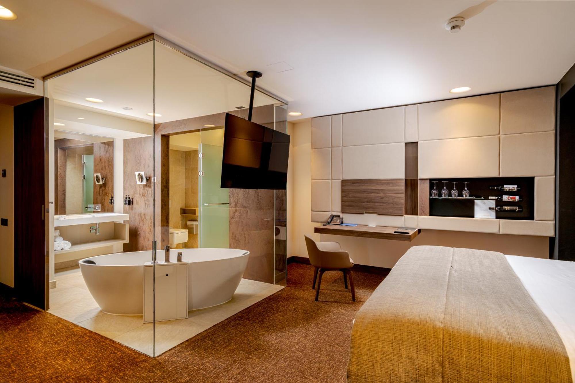 Kronwell Brasov Hotel Εξωτερικό φωτογραφία