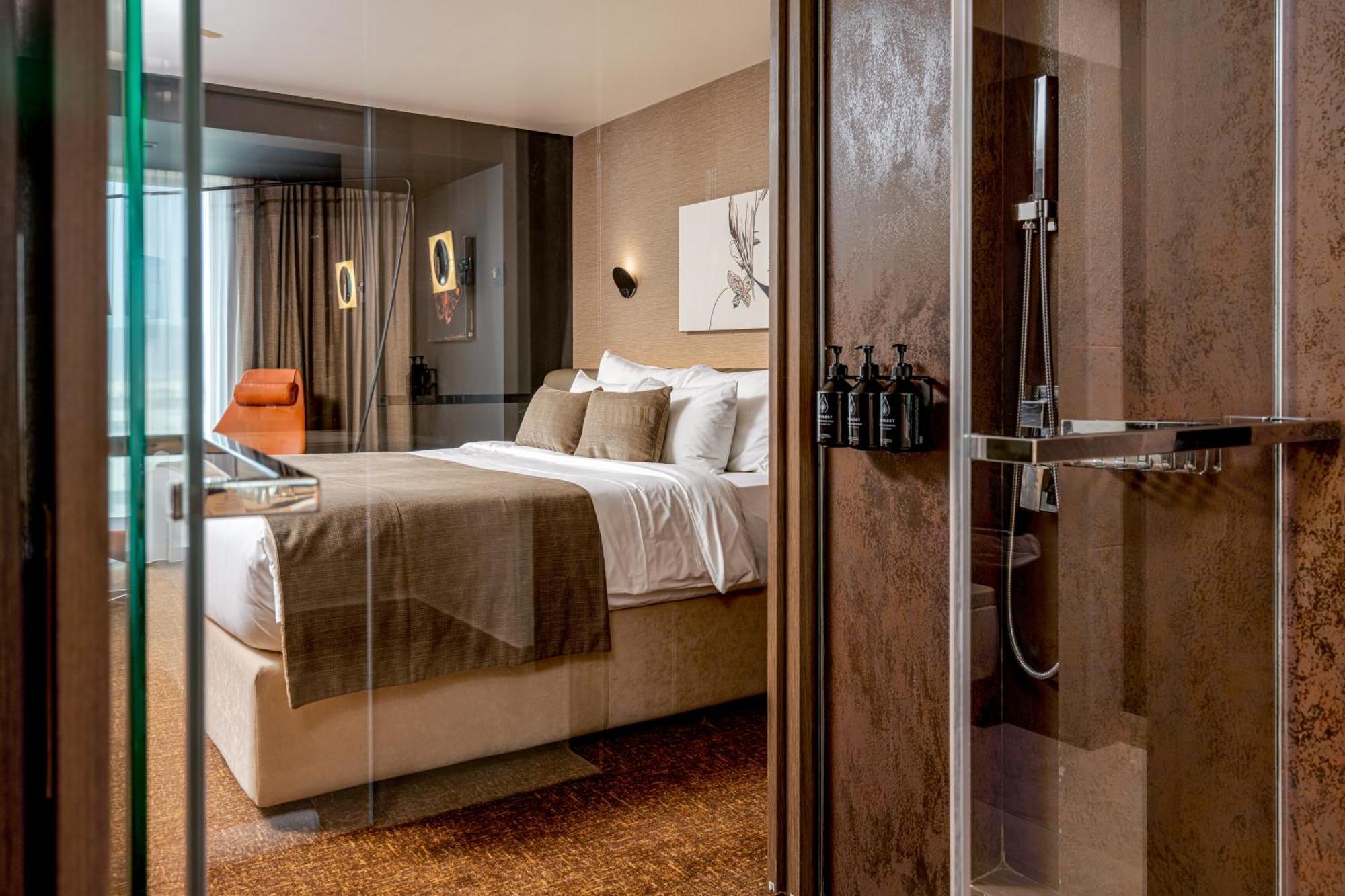 Kronwell Brasov Hotel Εξωτερικό φωτογραφία