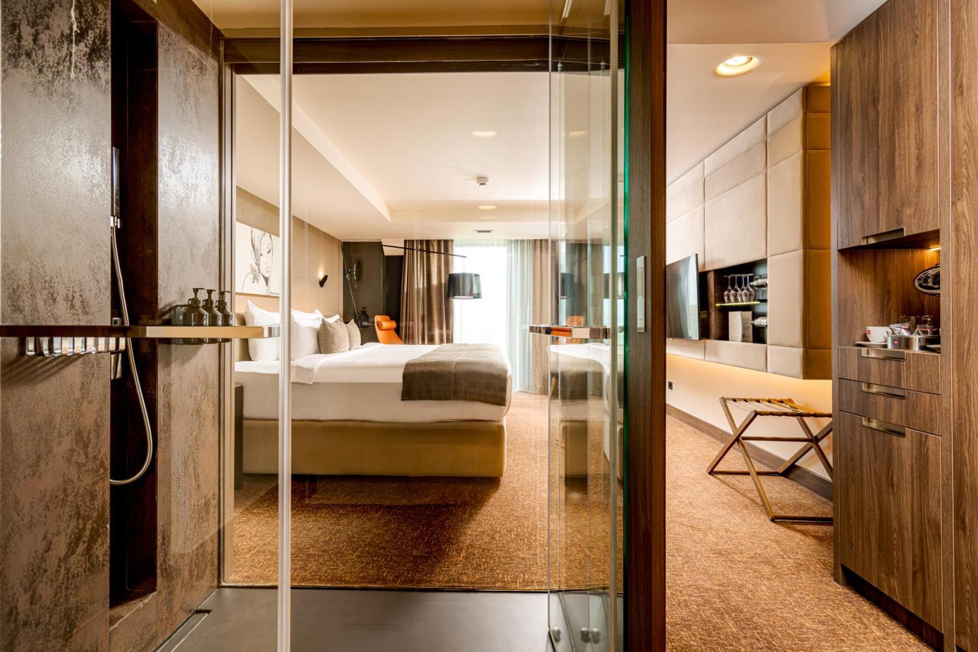 Kronwell Brasov Hotel Εξωτερικό φωτογραφία